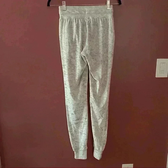 Lululemon Ready to Crush Jogger
Chrome - Picture 6 of 9